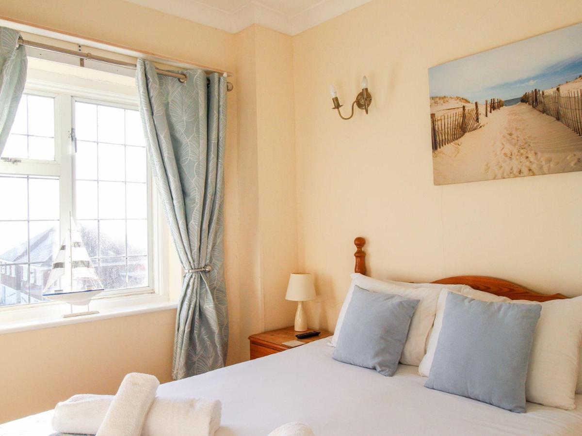 Ocean Watch 5 Apartment Weymouth Bagian luar foto